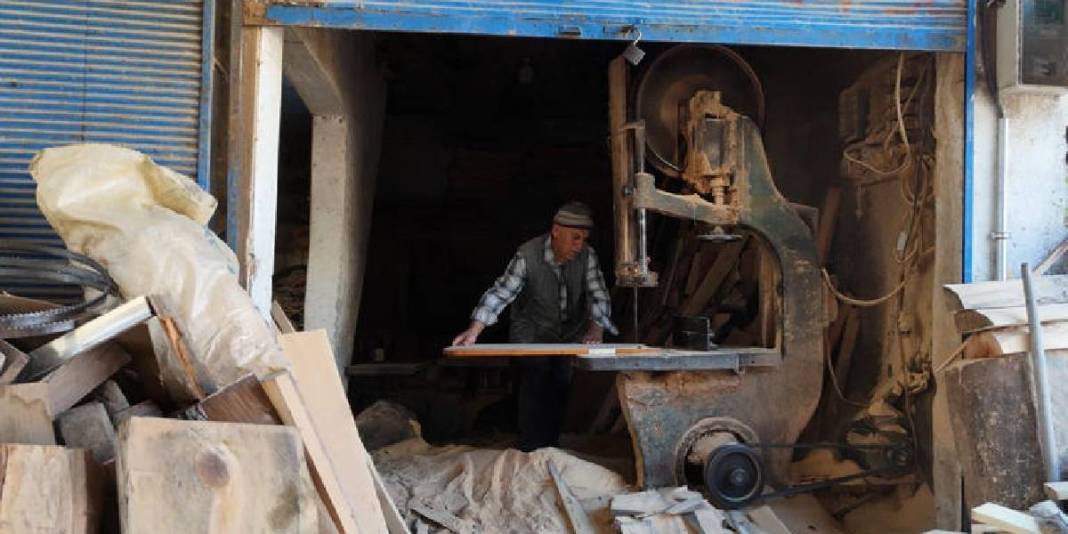 45 yıldır emek veriyor, mesleği tehlike taşıyor: Çırak bulamazsa işyeri kepenk indirecek 4